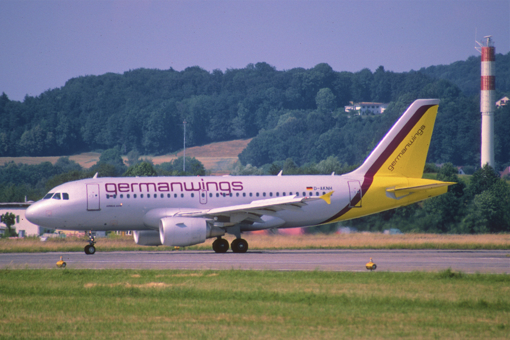 Photo of Eurowings D-AKNH, Airbus A319