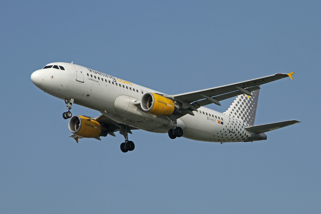 Photo of Vueling EC-KLT, Airbus A320