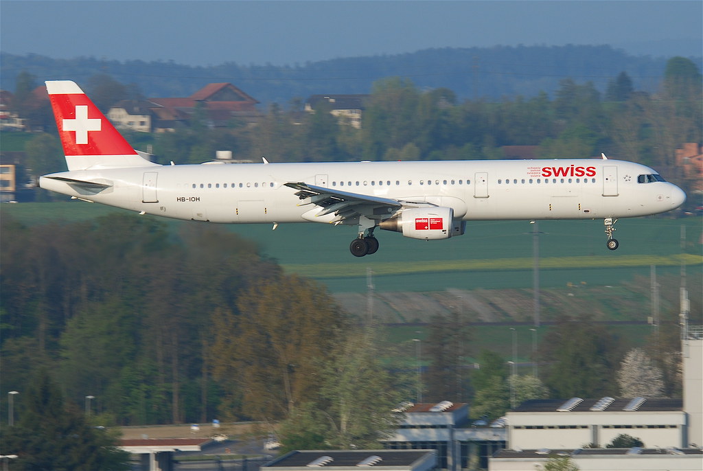 Photo of Swiss International Airlines HB-IOH, Airbus A321