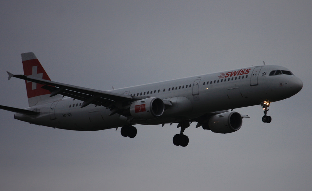 Photo of Swiss International Airlines HB-IOL, Airbus A321
