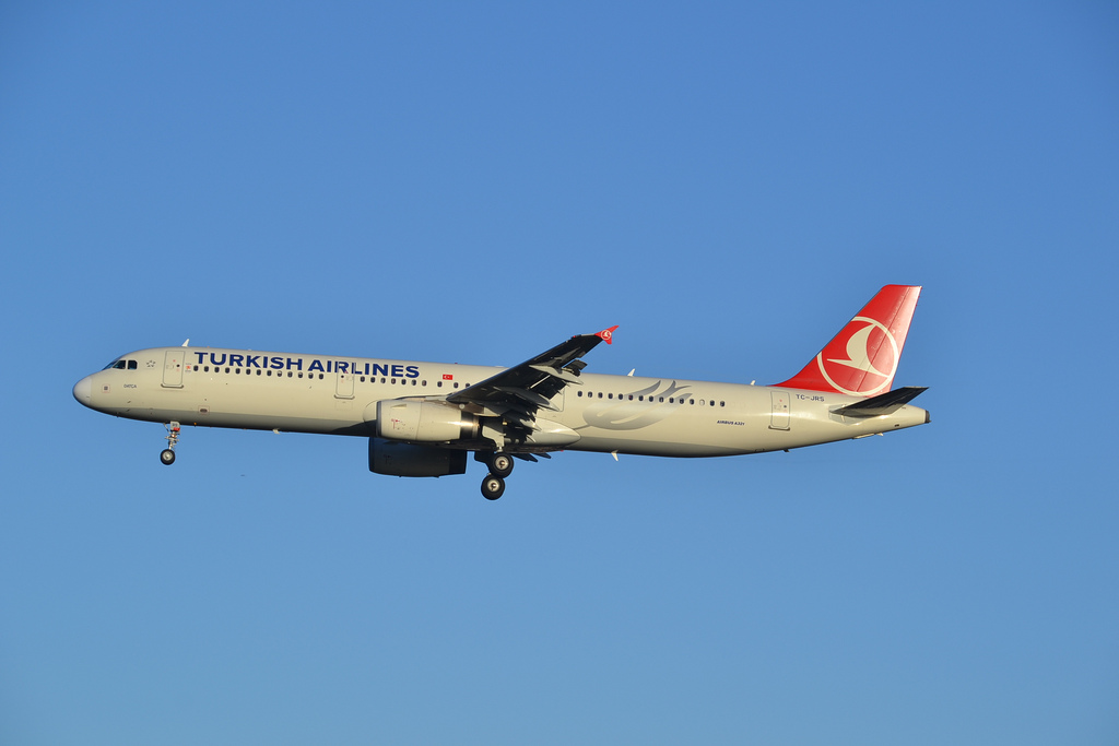 Photo of THY Turkish Airlines TC-JRS, Airbus A321