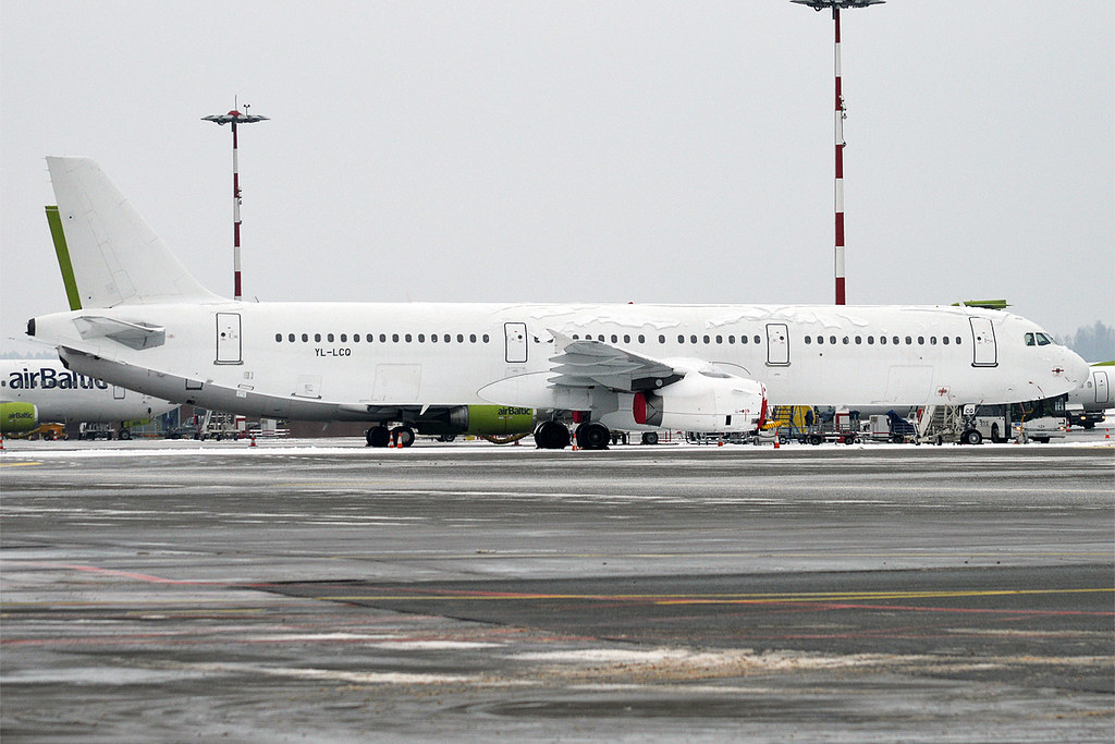 Photo of Smartlynx YL-LCQ, Airbus A321