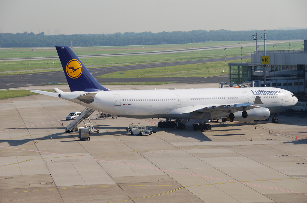 Photo of Lufthansa D-AIFF, Airbus A340-300