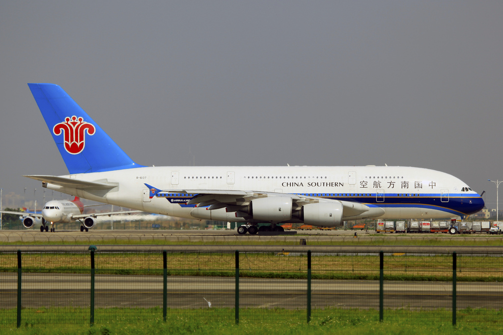Photo of China Southern Airlines B-6137, Airbus A380-800
