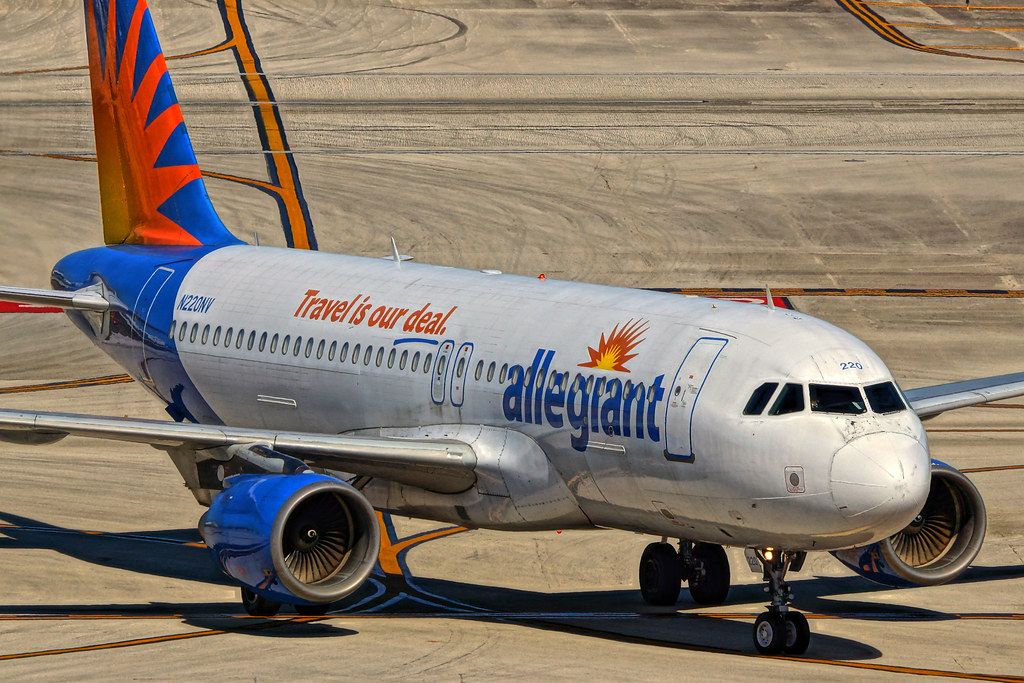 Photo of Allegiant Air N220NV, Airbus A320