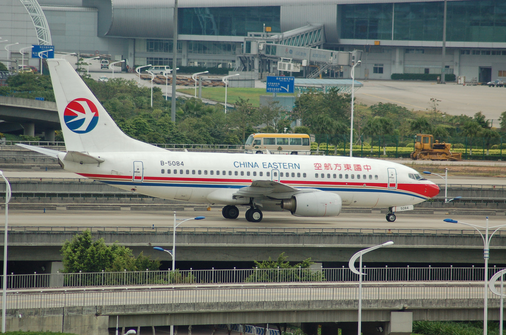 Photo of China Eastern Airlines B-5084, Boeing 737-800