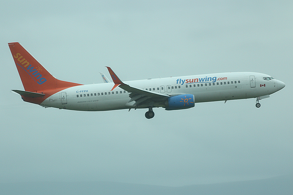 Photo of Sunwing Airlines C-FFPH, Boeing 737-800