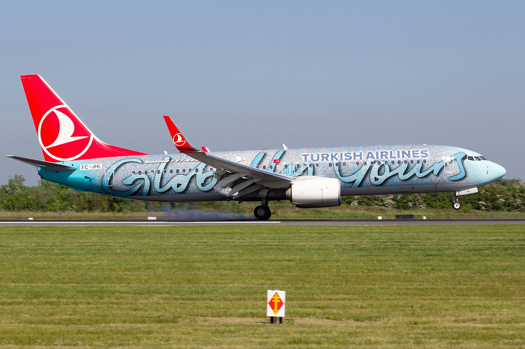 Photo of THY Turkish Airlines TC-JHL, Boeing 737-800