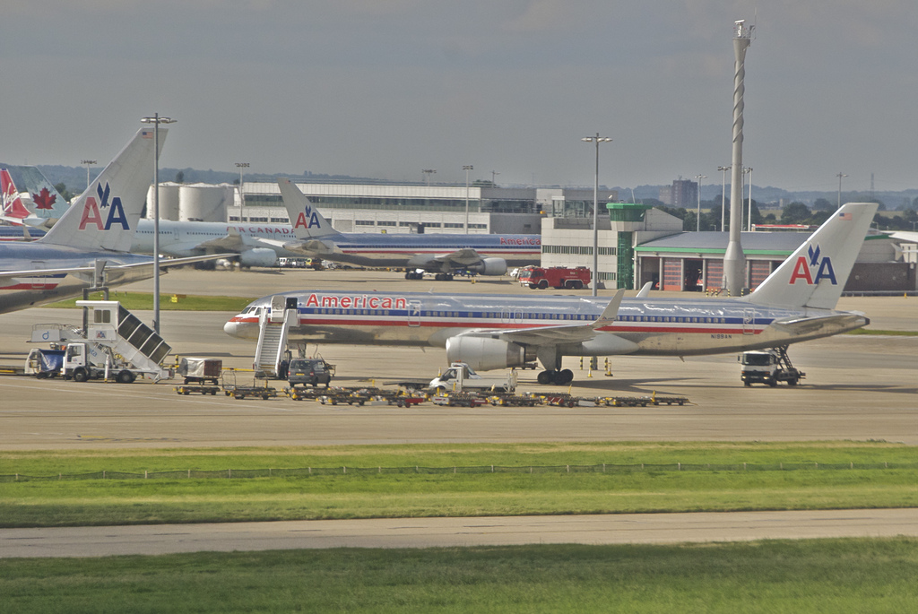 Photo of American Airlines N199AN, Boeing 757-200