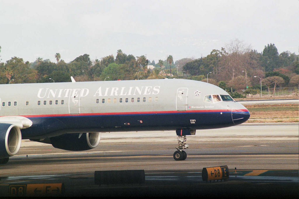 Photo of United N596UA, Boeing 757-200