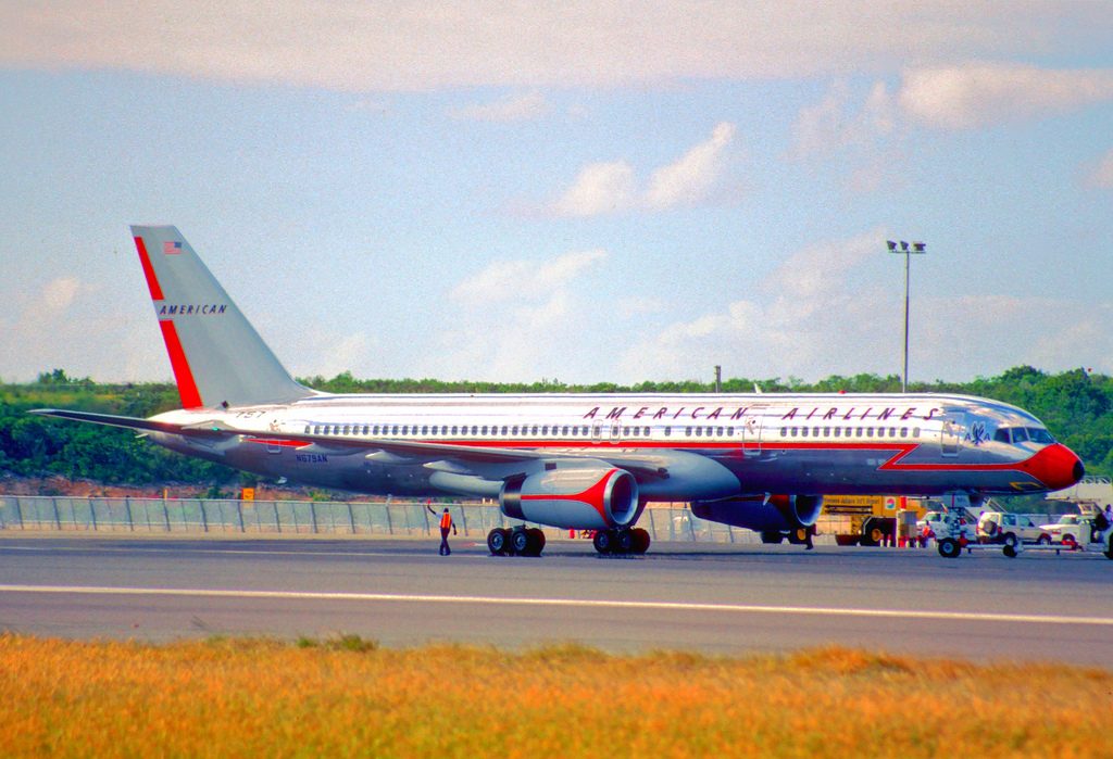 Photo of American Airlines N679AN, Boeing 757-200