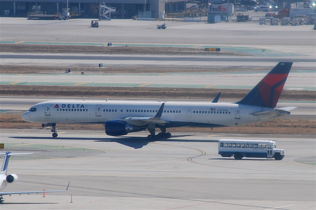 Photo of Delta Airlines N727TW, Boeing 757-200