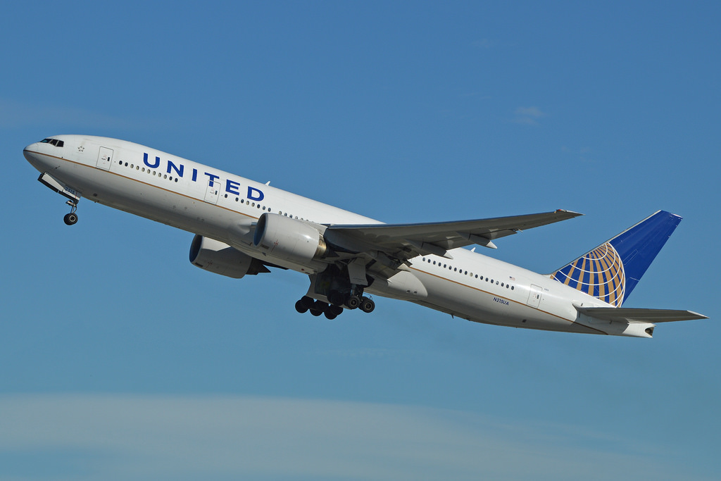 Photo of United N215UA, Boeing 777-200