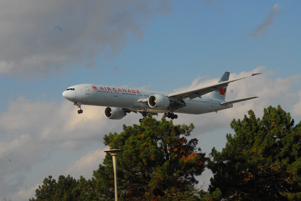 Photo of Air Canada C-FIUV, Boeing 777-300