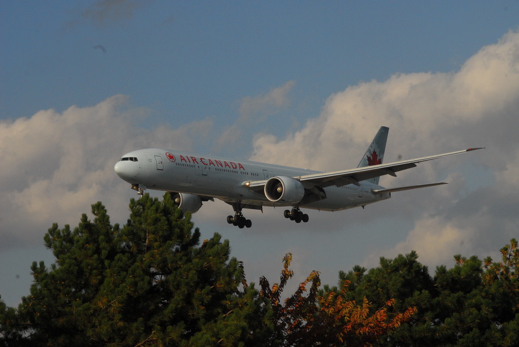 Photo of Air Canada C-FIUV, Boeing 777-300