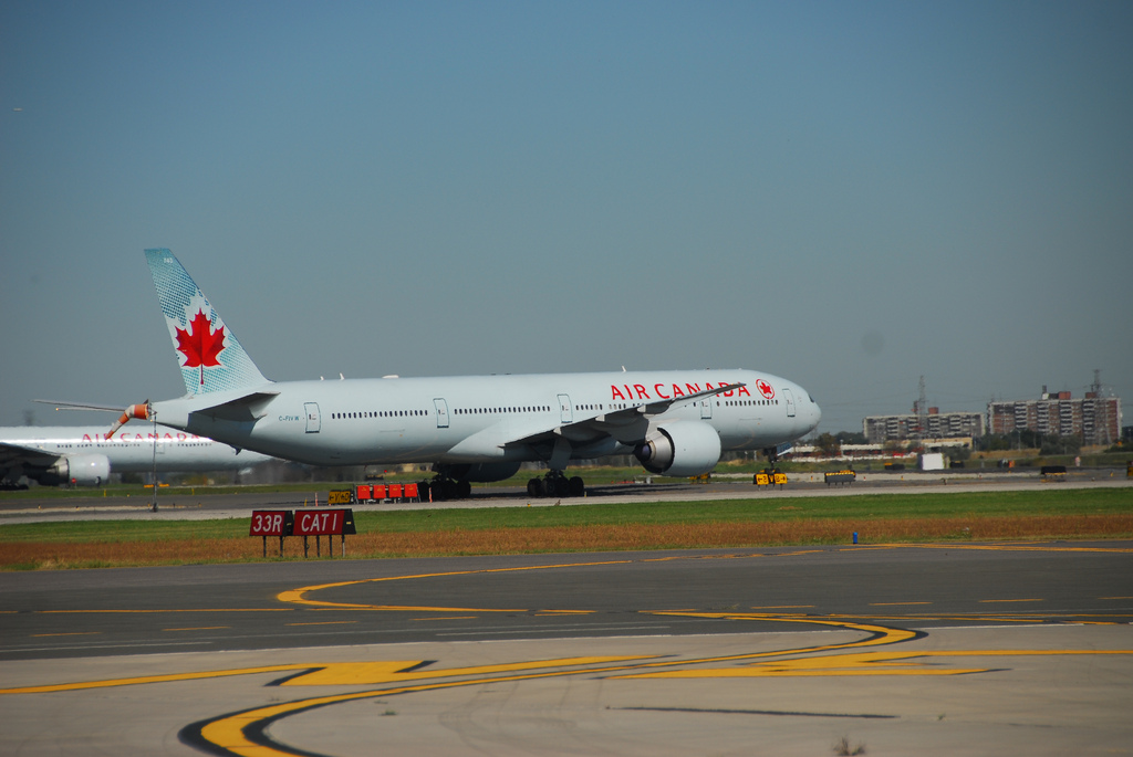Photo of Air Canada C-FIVW, Boeing 777-300
