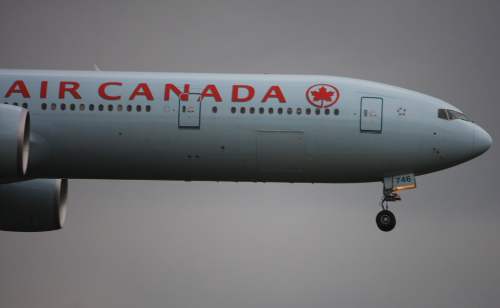 Photo of Air Canada C-FNNU, Boeing 777-300