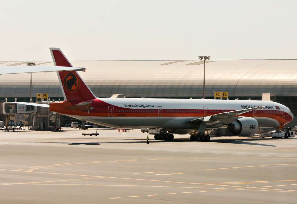 Photo of TAAG Angola Airlines D2-TEG, Boeing 777-300