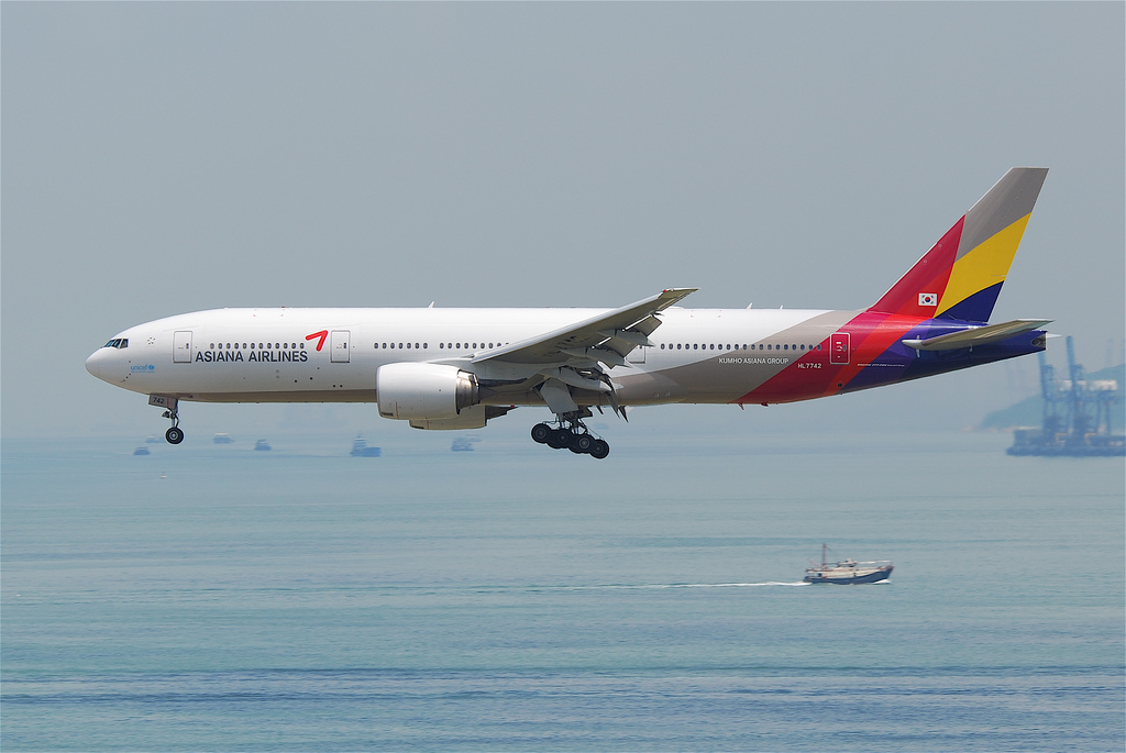 Photo of Asiana Airlines HL7742, Boeing 777-200