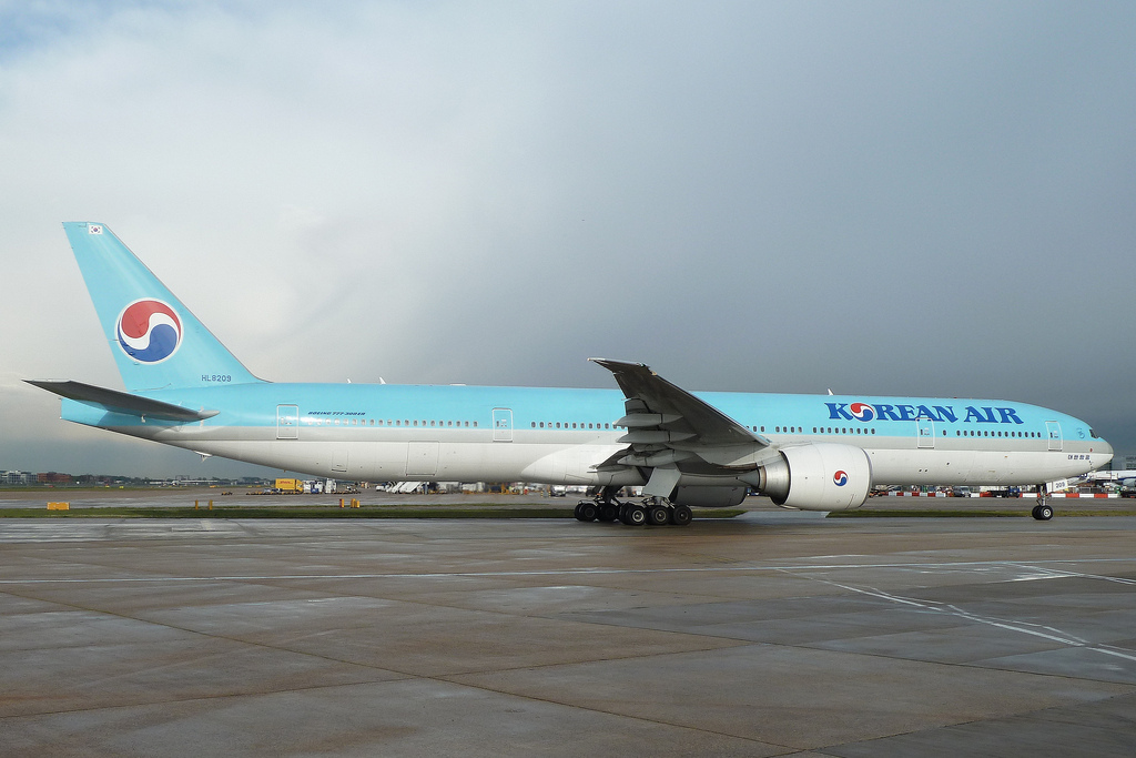Photo of Korean Airlines HL8209, Boeing 777-300