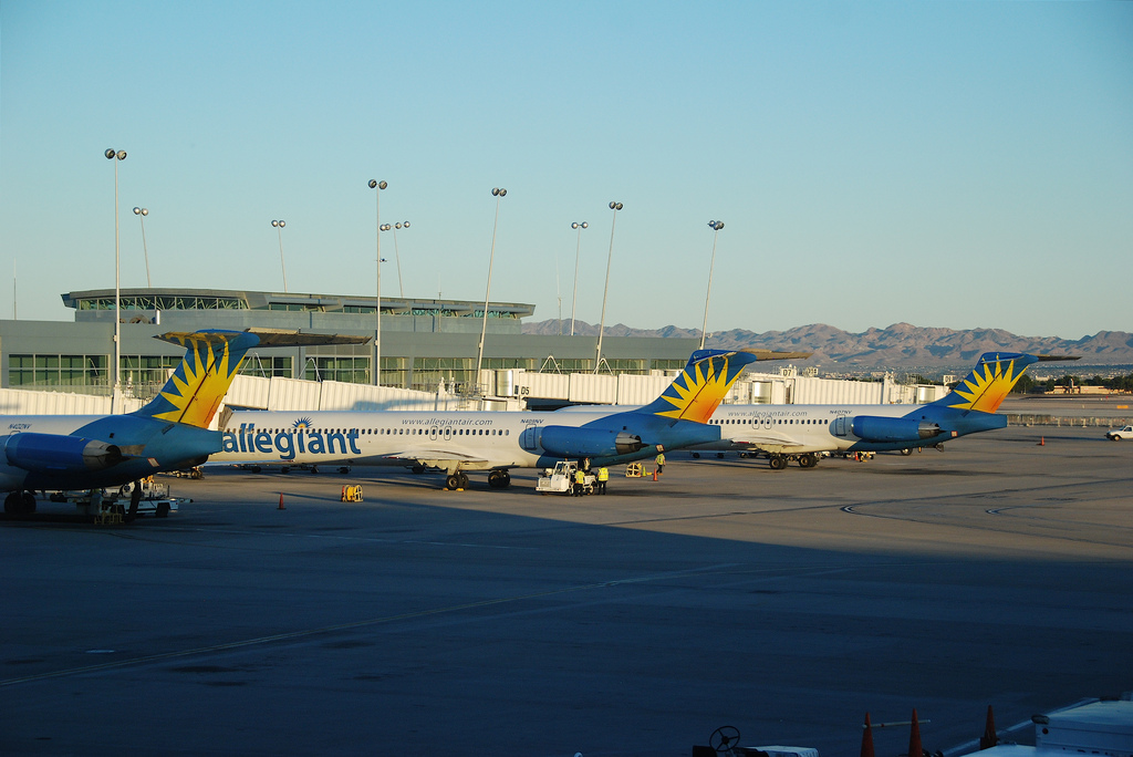 Photo of Allegiant Air N407NV, McDonnell Douglas MD-83