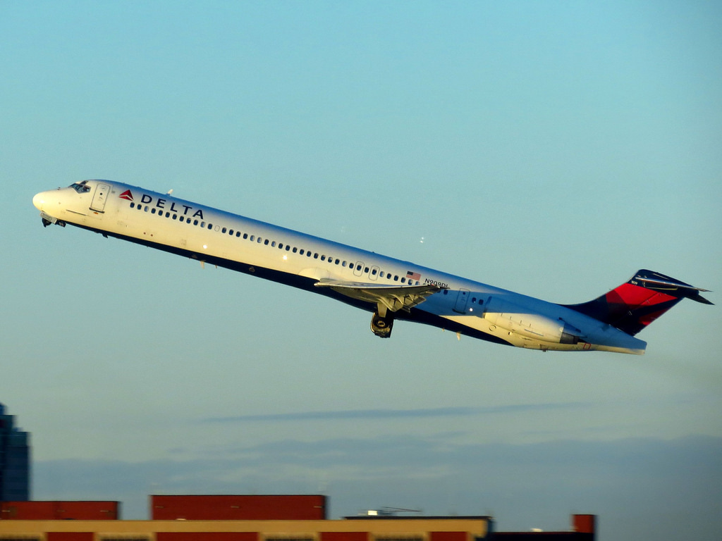Photo of Delta Airlines N909DL, McDonnell Douglas MD-88