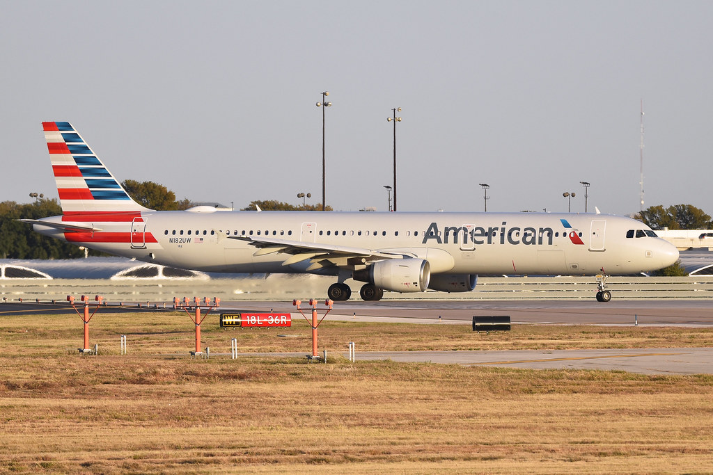 Photo of American Airlines N182UW, Airbus A321