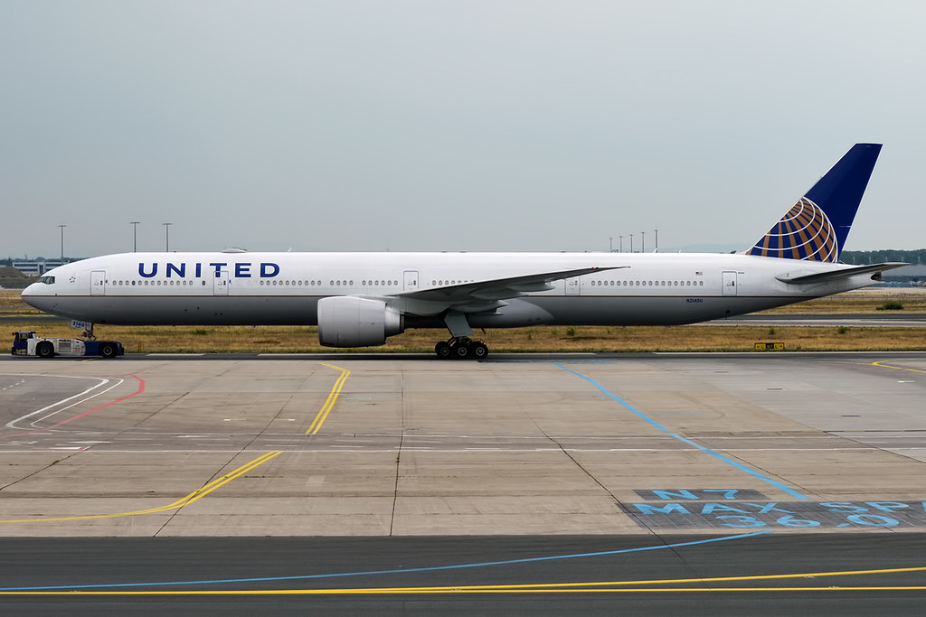 Photo of United N2140U, Boeing 777-300