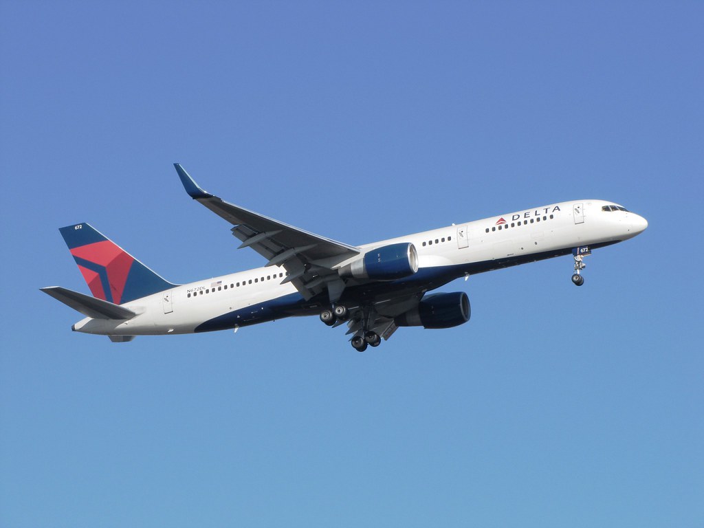 Photo of Delta Airlines N672DL, Boeing 757-200