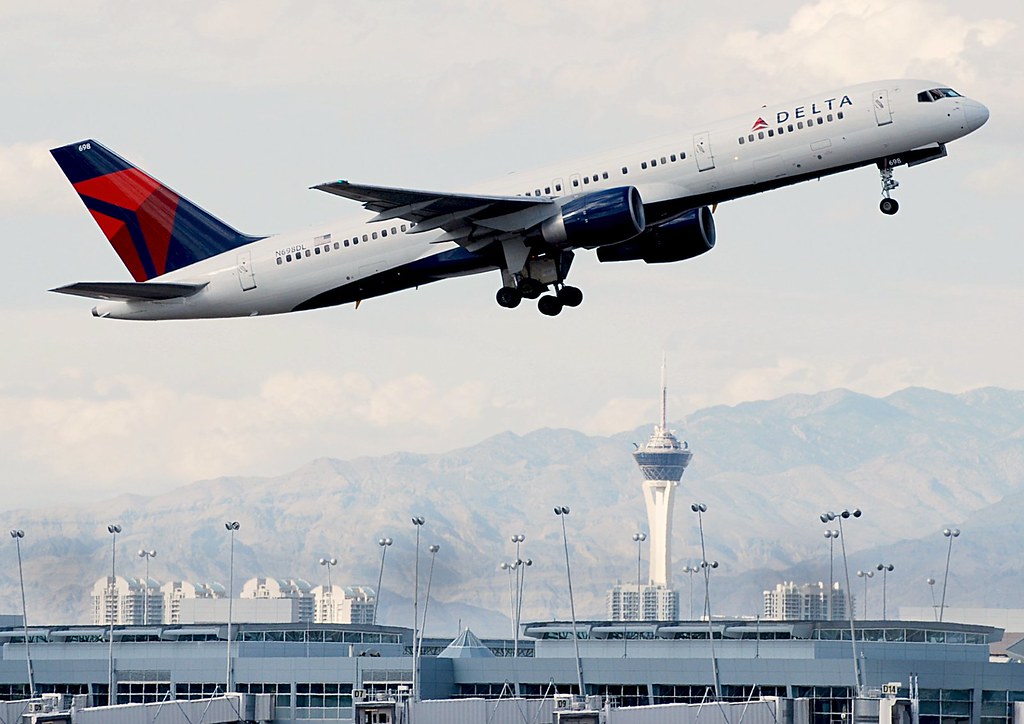 Photo of Delta Airlines N698DL, Boeing 757-200
