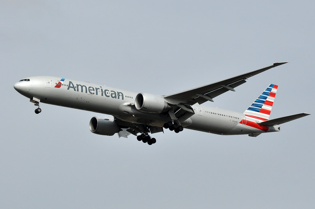 Photo of American Airlines N724AN, Boeing 777-300