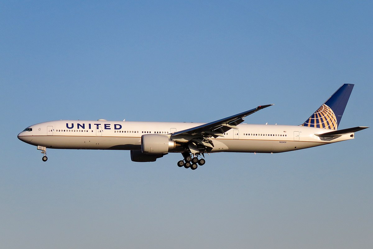Photo of United N2243U, Boeing 777-300