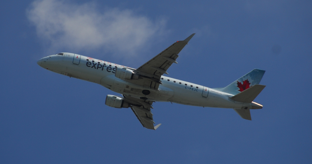 Photo of Sky Regional Airlines C-FEJC, Embraer ERJ-175