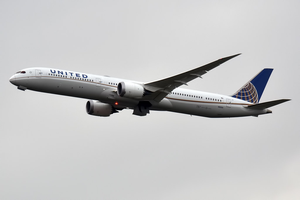Photo of United N16009, Boeing 787-10 Dreamliner