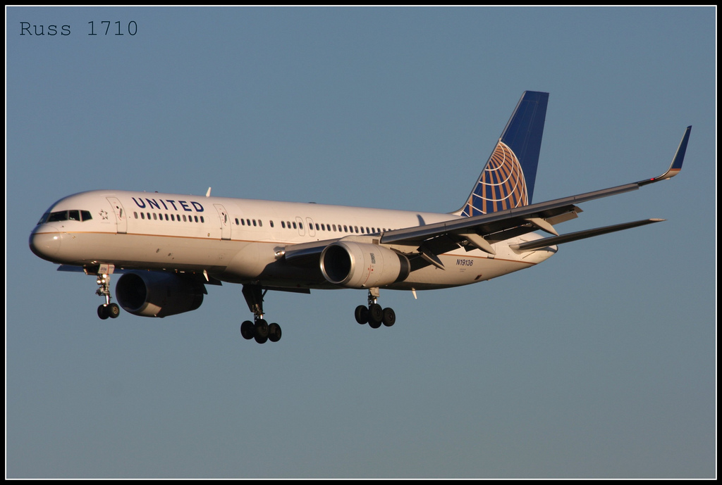 Photo of United N19136, Boeing 757-200