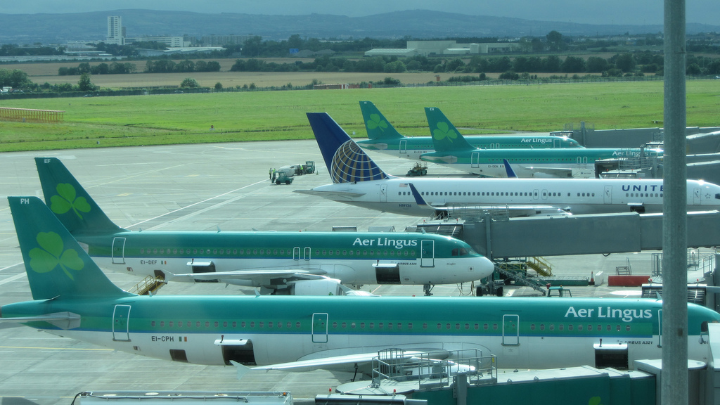 Photo of United N19136, Boeing 757-200