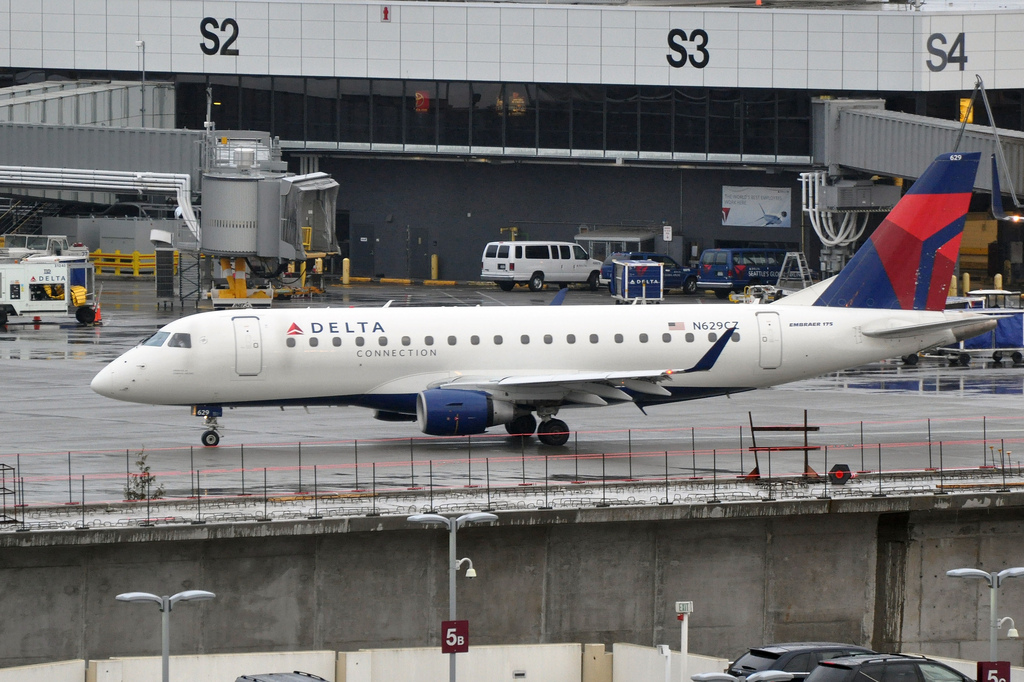 Photo of Compass Airlines N629CZ, Embraer ERJ-175