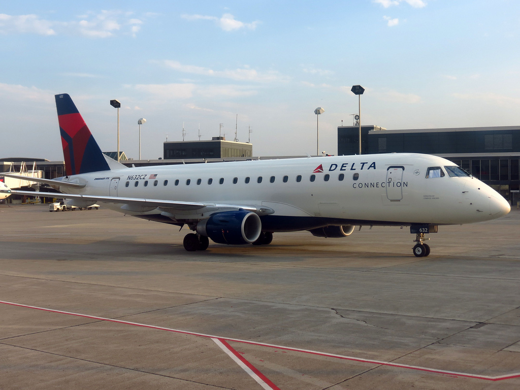 Photo of Compass Airlines N632CZ, Embraer ERJ-175