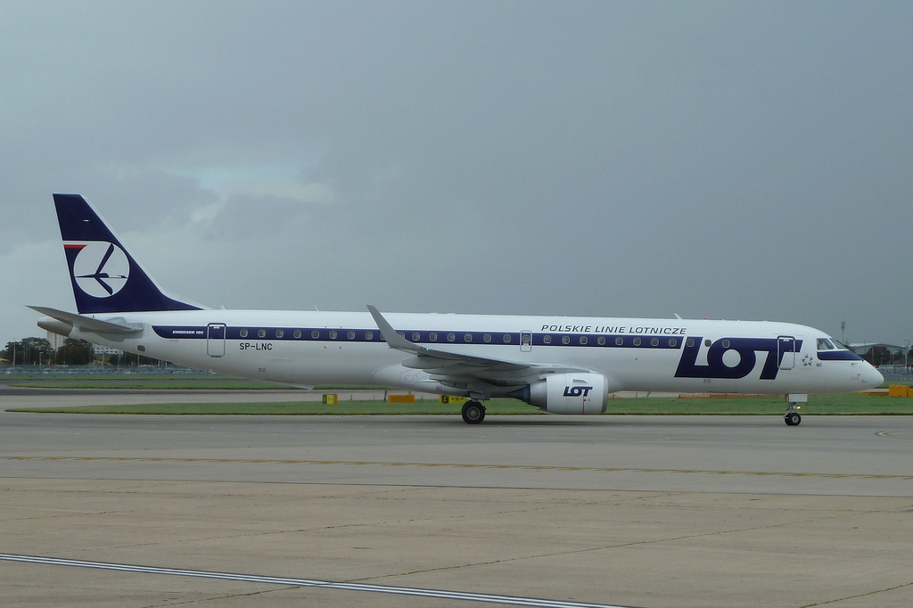 Photo of LOT Polish Airlines SP-LNC, Embraer ERJ-195