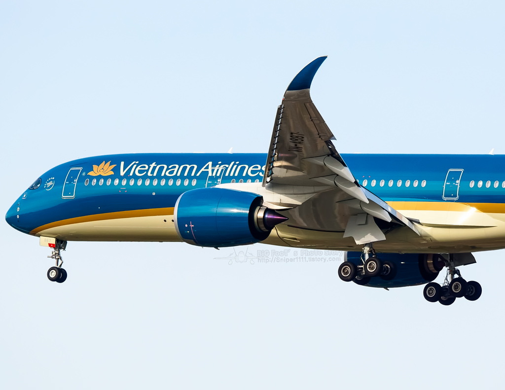 Photo of Vietnam Airlines VN-A887, Airbus A350-900