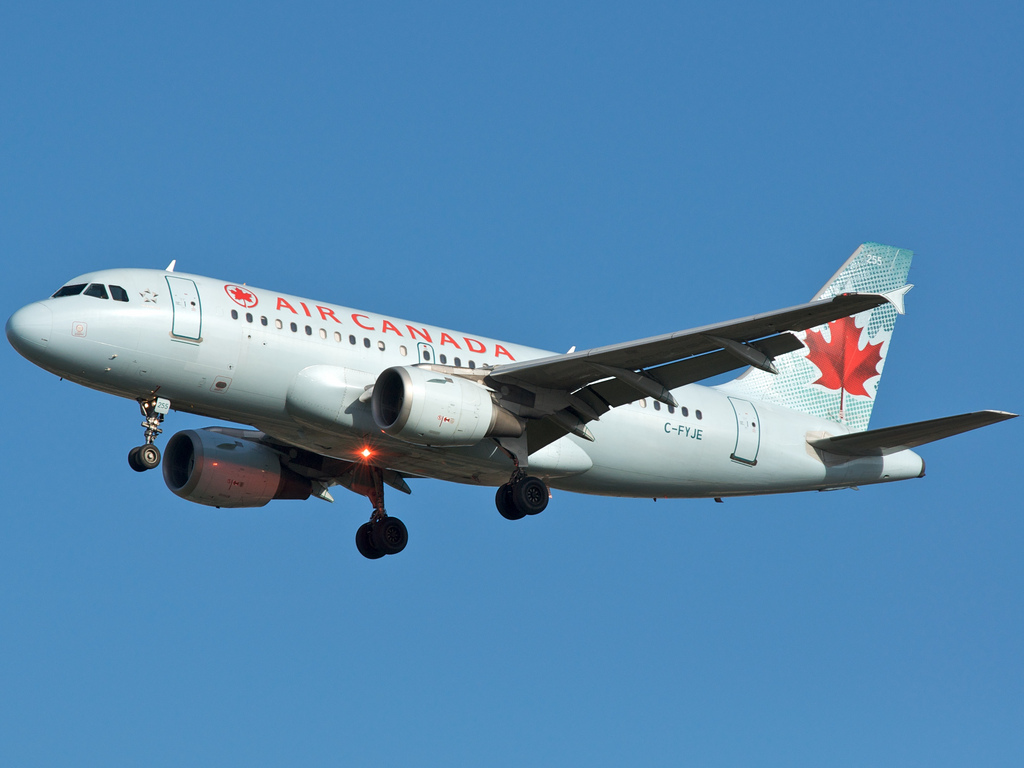 Photo of Air Canada Rouge C-FYJE, Airbus A319