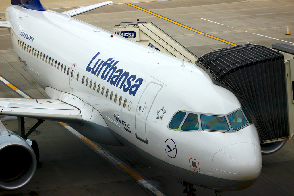 Photo of Lufthansa D-AIBH, Airbus A319