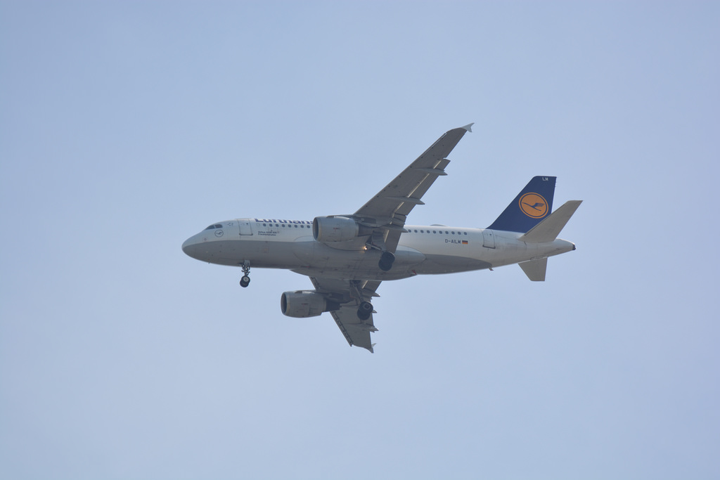 Photo of  D-AILM, Airbus A319