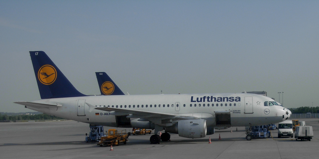 Photo of Lufthansa D-AILT, Airbus A319