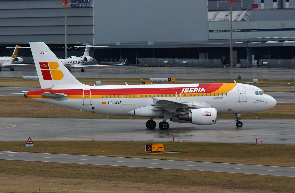 Photo of Vueling EC-JVE, Airbus A319