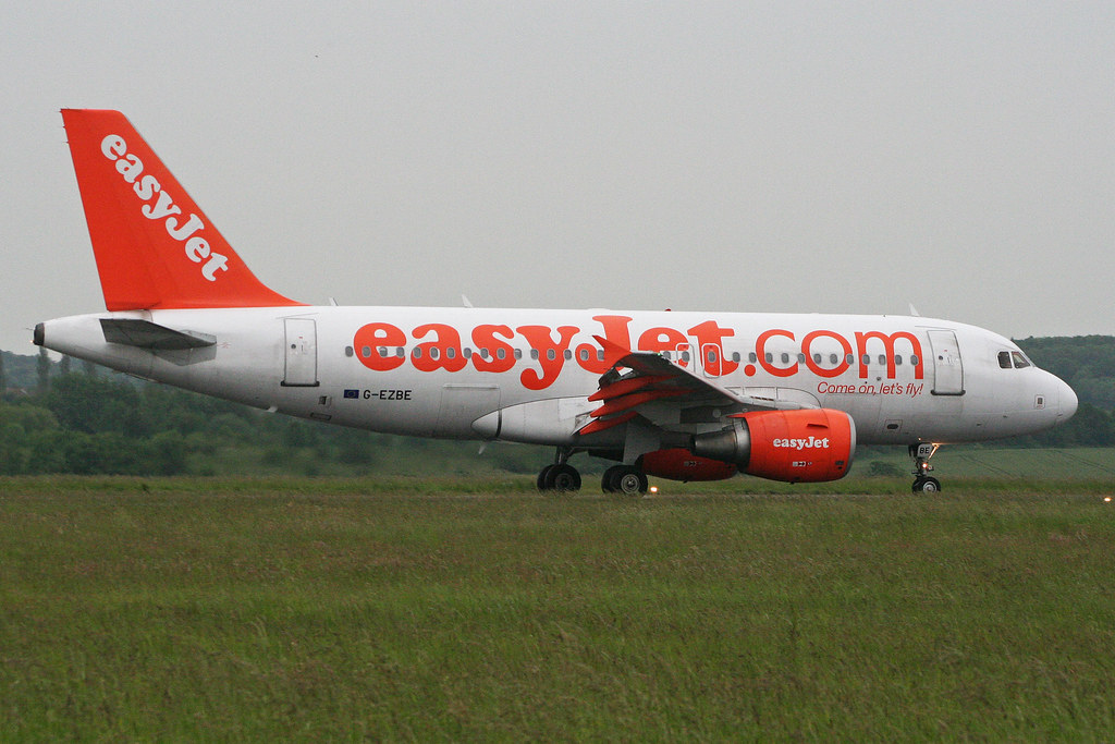 Photo of Easyjet G-EZBE, Airbus A319