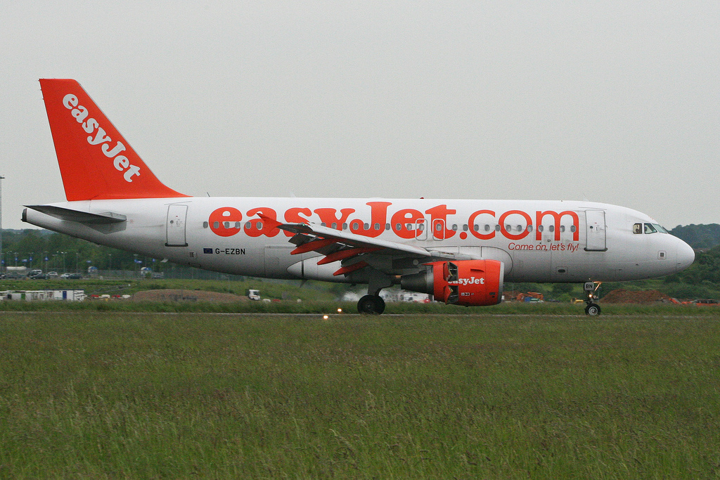 Photo of Easyjet G-EZBN, Airbus A319