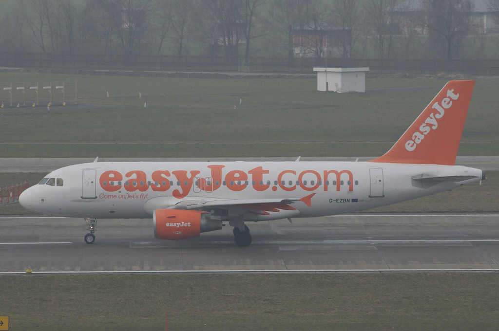 Photo of Easyjet G-EZBN, Airbus A319