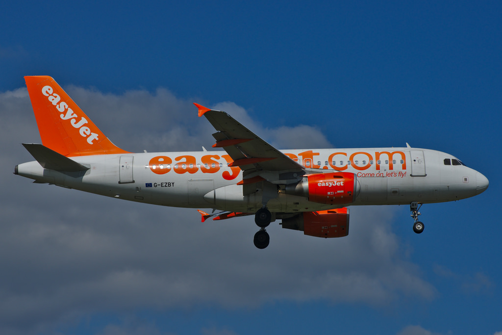 Photo of Easyjet G-EZBY, Airbus A319