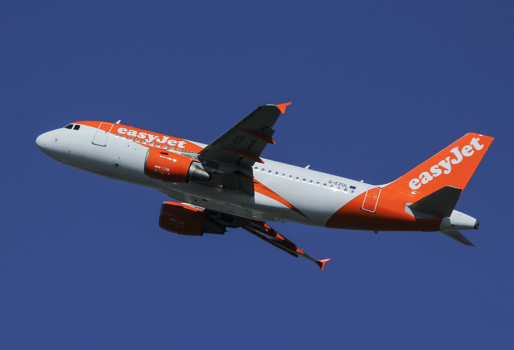 Photo of Easyjet G-EZDL, Airbus A319